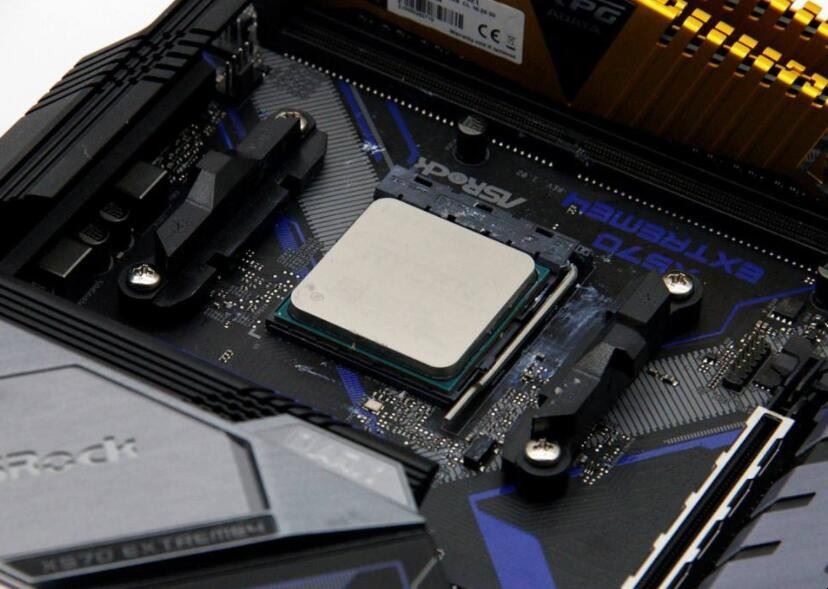 amd r5 3600主板“锐龙r5 3600有集成显卡吗？”