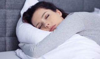 梦到家里进蛇是什么意思（梦到家里进蛇是什么意思周公解梦）