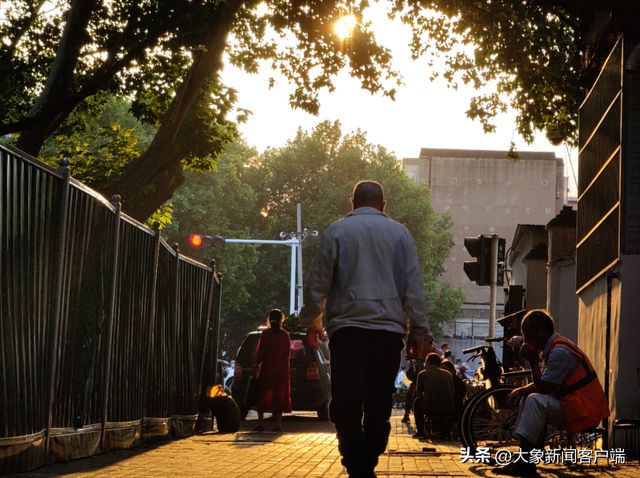南宁房贷年龄延长至80岁：拿明天的退休金救今天的楼市是饮鸩止渴
