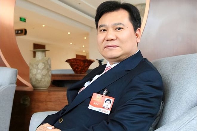 负债接近3000亿，昔日电器巨头张近东，为何如今落难无人帮？
