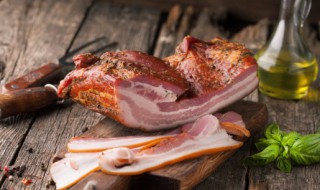 腊肉放冰箱是冷冻还是冷藏（腊肉放冰箱是冷冻还是冷藏室能保存多久）